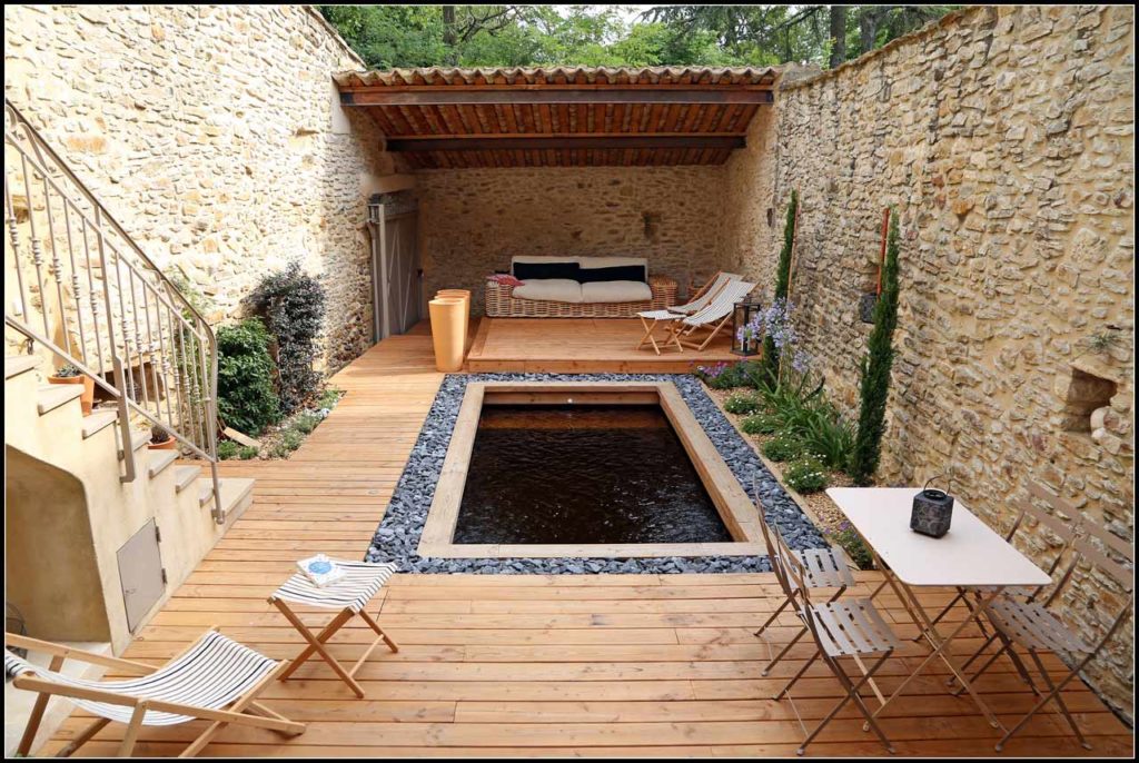 piscine biopooltech naturelle en bois et connectée, terrasse en bois